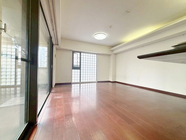 居間 ひとつひとつの空間に宿した機能性、そして美意識。（リフォーム前）