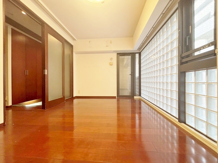 寝室 ベッドも十分に設置するスペースがあります。（リフォーム前）