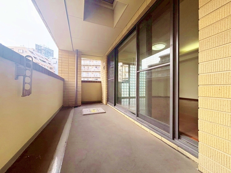 バルコニー 暮らしの中で、光と風を演出してくれるバルコニー。