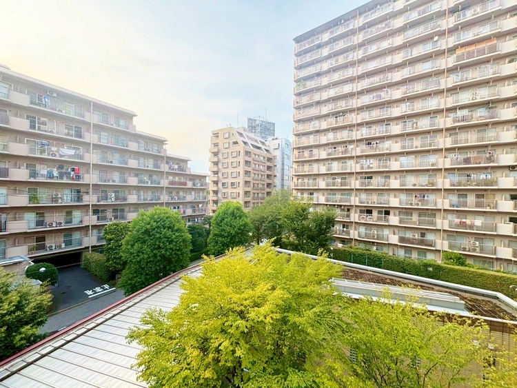 バルコニー 頬をなでる、優しい風を感じることが出来ます。