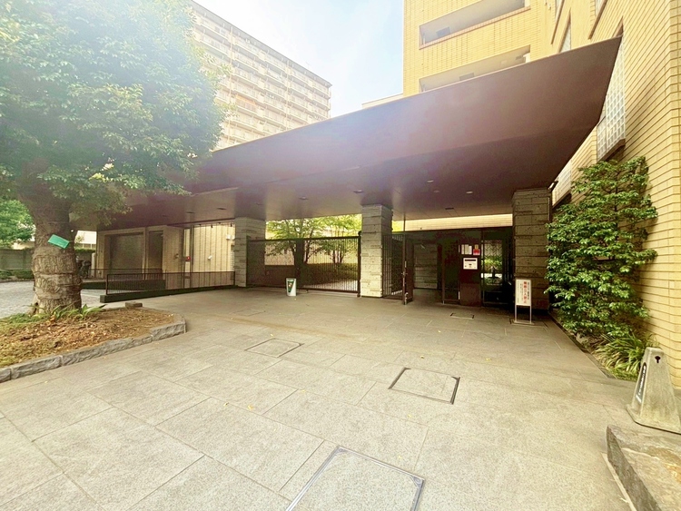 エントランス 外と内をつなぐエントランスは、まさに顔となる場所。