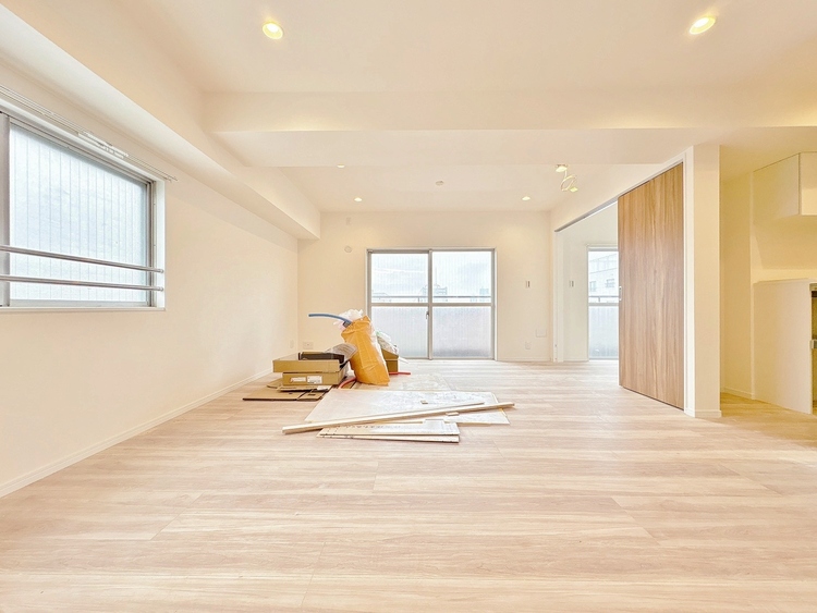 居間 居心地の良い空気感は、暮らしのステージを彩り、心からのやすらぎと満足感を与えてくれます。