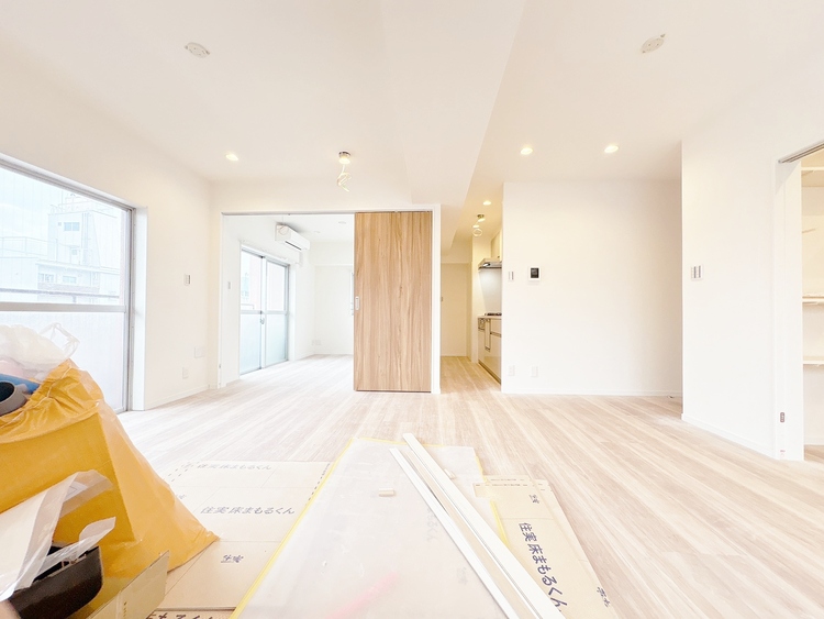 居間 飾り過ぎないシンプルな内装と偏り過ぎないデザインで統一しました。