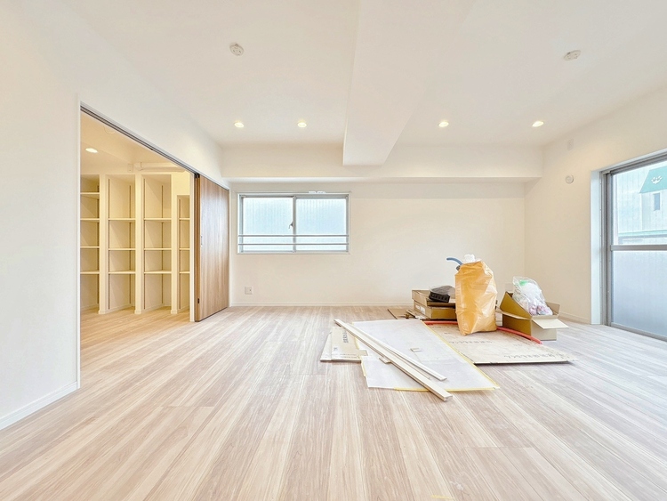 居間 快適に過ごす毎日を求めて、暮らしの中でご自身の「マイホーム」に創り上げてください。