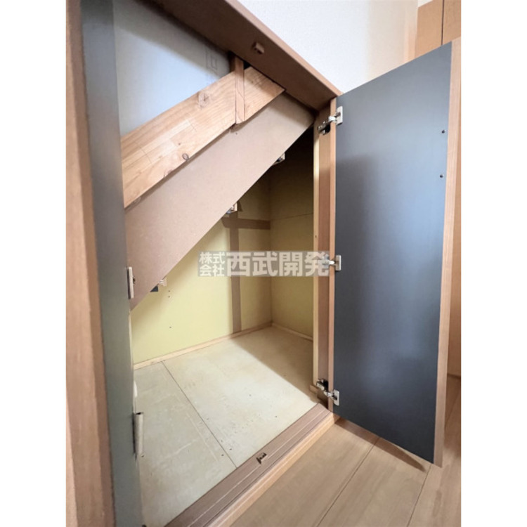 収納 階段下収納