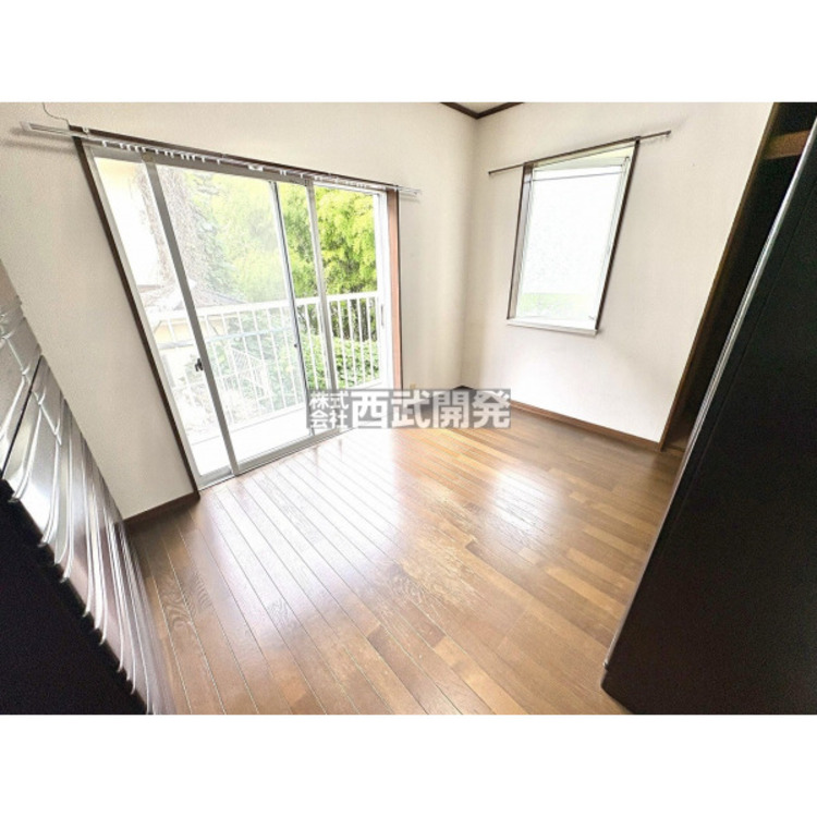 内装 心地良い陽射しが射し込みやすくなっております。