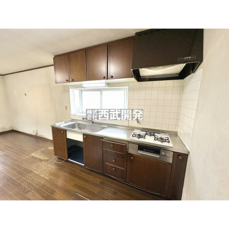 キッチン 3口コンロで料理もしやすいですね。