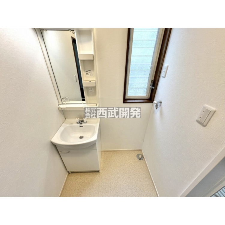 洗面 洗面所には窓がある為、空気の入れ替えがしやすいですね。