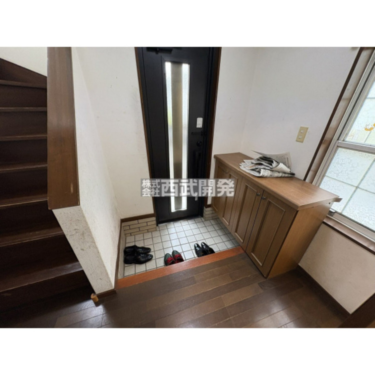 玄関 玄関収納付きで整理整頓がしやすくなっております。