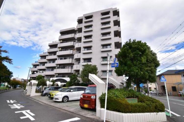 外観 この場所だからこそ叶えられる開放感、陽光を取り入れた住宅です。是非現地でご体感くださいませ。 