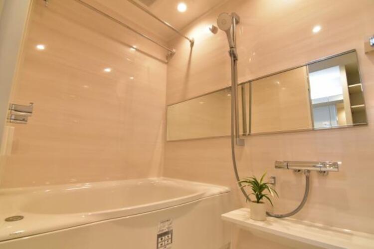 風呂 日々のお掃除が楽なように凹凸が少なく汚れの付き辛い仕様となりました。 