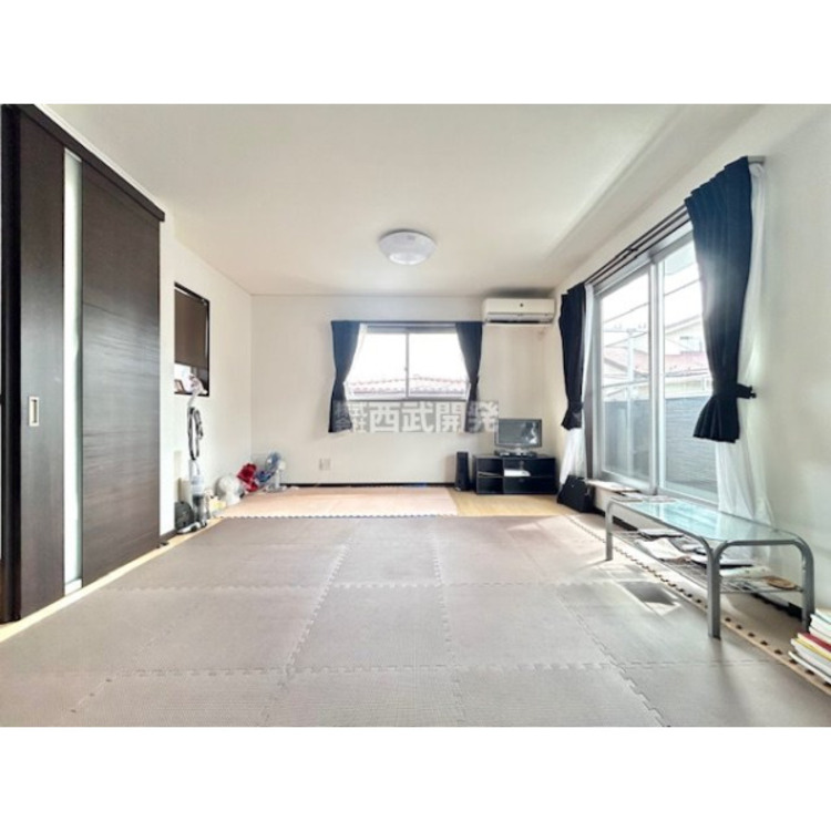 居間 LDK広々16帖です。南東向きお部屋は陽当良好です。