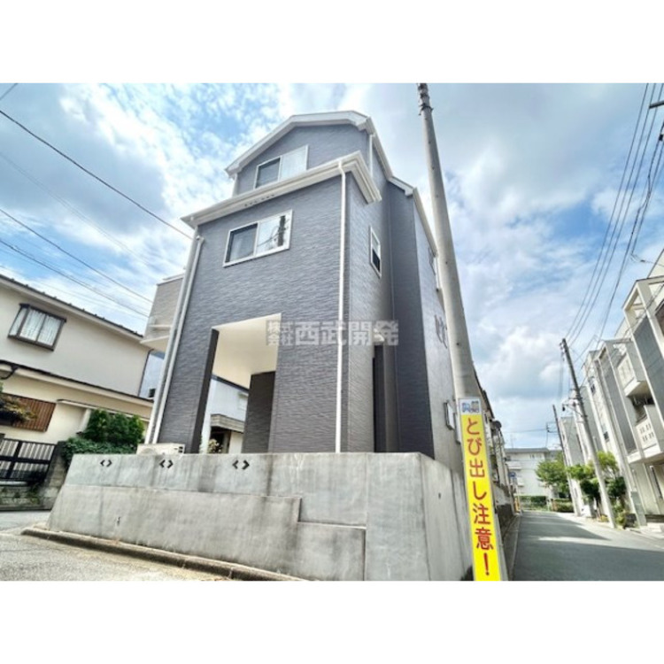 外観 東武東上線「柳瀬川」駅徒歩12分！平成25年築の中古戸建です。3方角地で陽当・眺望良好です。