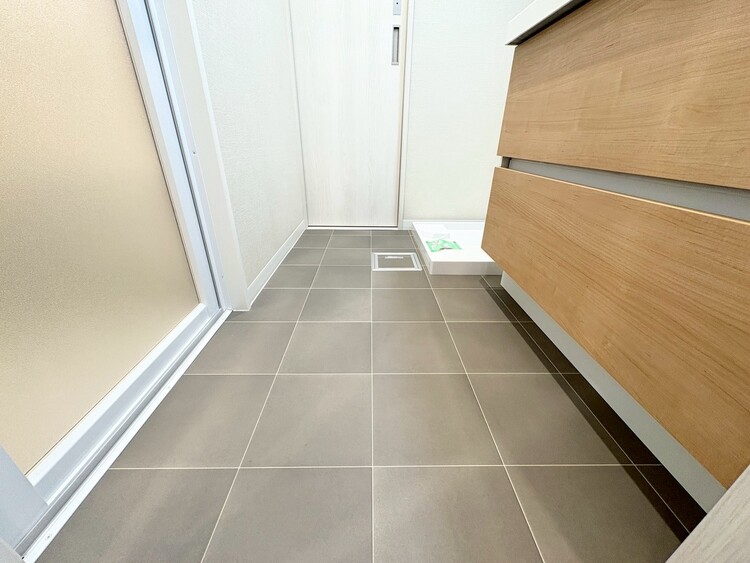 その他 十分な広さの脱衣所。