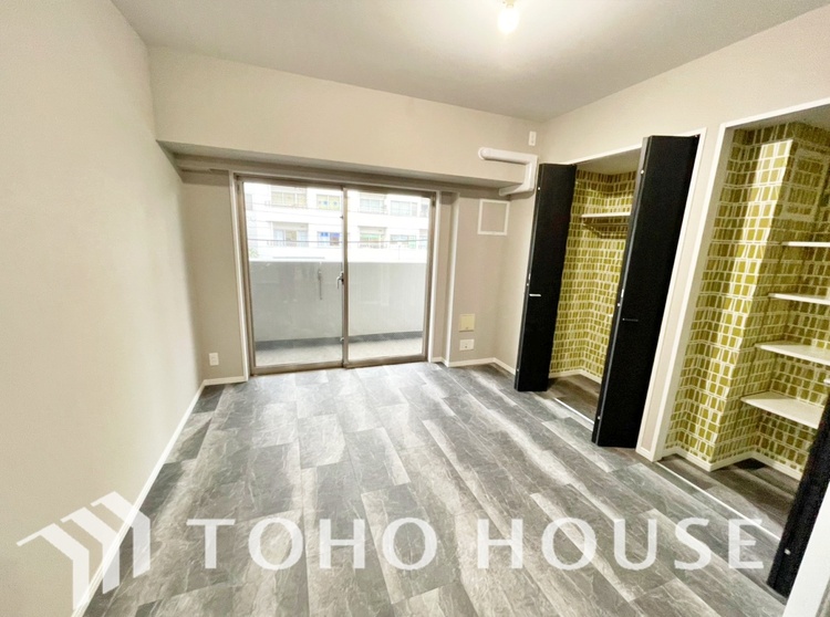 内装 叶えたかったのは落ち着きのあるナチュラルな風合い、そして開放感があるリビング。優雅な気分に浸れる幸せな時間を家族が自然と集まりたくなるこの空間で。