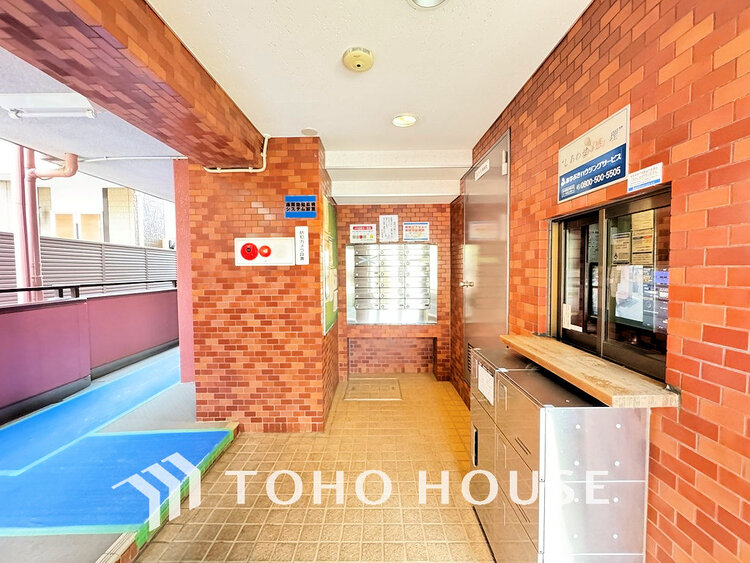 エントランス エントランスはオートロック完備で安心のセキュリティ