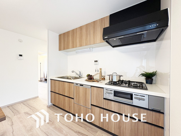 キッチン シンプルな部屋の雰囲気に溶け合うナチュラルキッチン