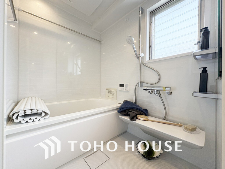 風呂 一日の疲れを癒すバスルームは、心地よいリラックスを叶える清潔感溢れる空間