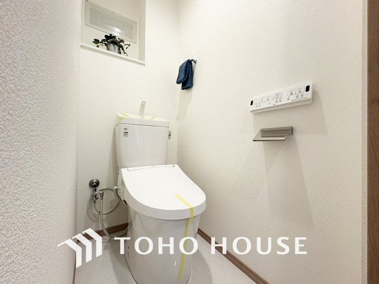 トイレ 清潔な洗浄機能付温水シャワートイレ