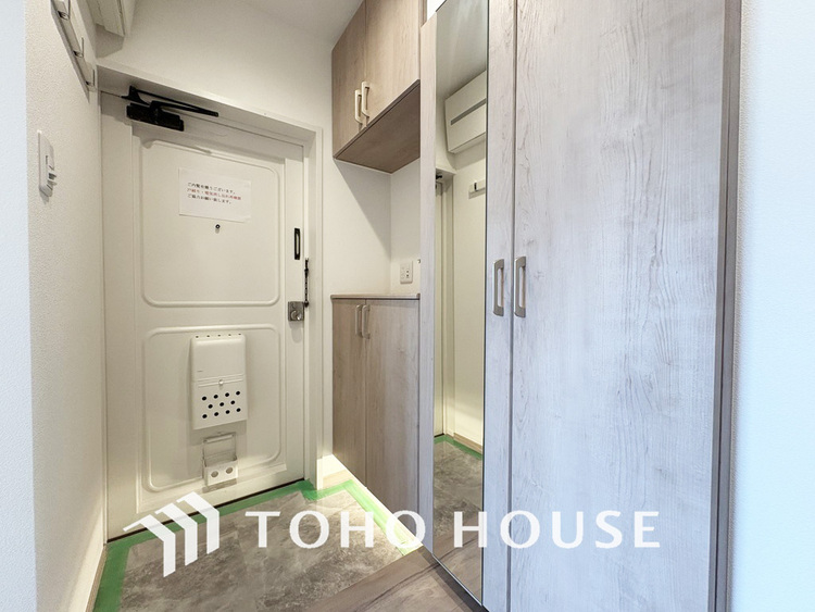 玄関 飾り過ぎないシンプルな内装の玄関