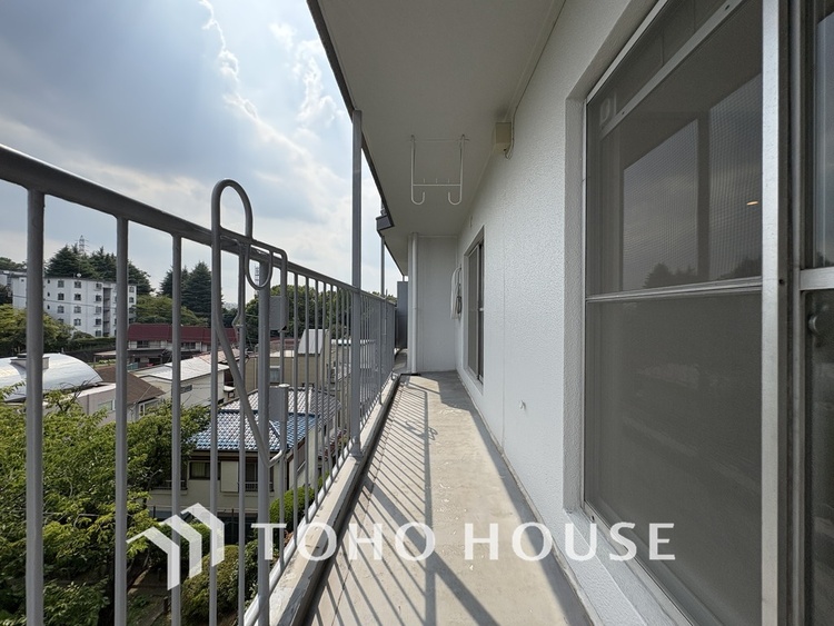 バルコニー 陽当たり良好なバルコニー