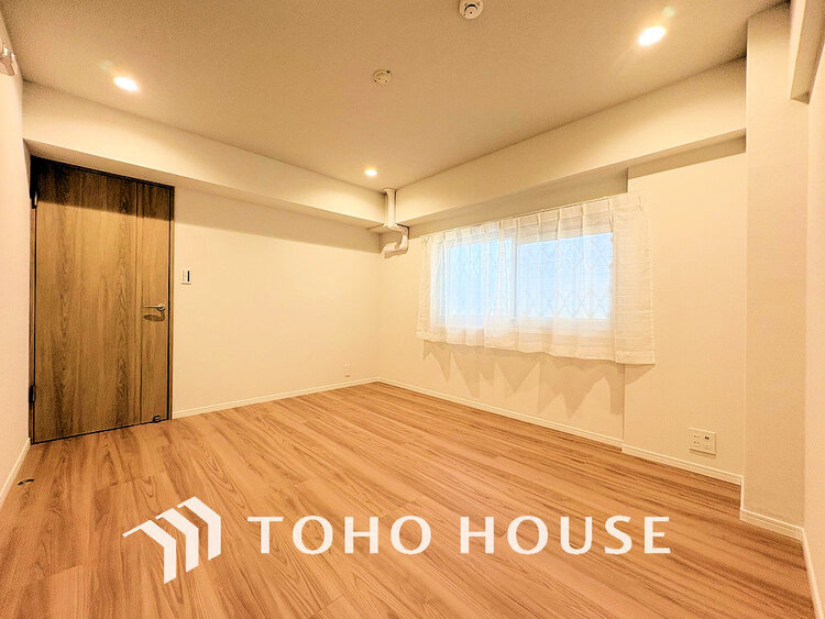 内装 採光もある洋室は、くつろぎのひと時を過ごすのにぴったり