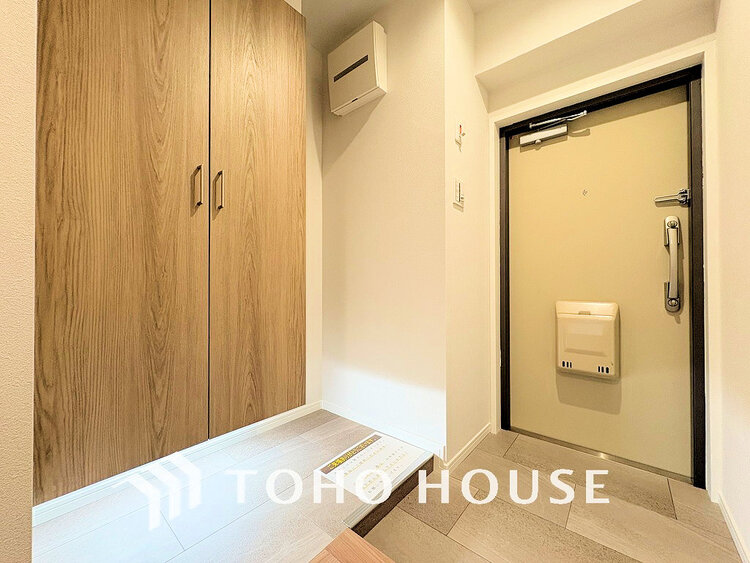 玄関 落ち着いた雰囲気の玄関、家族の帰りを暖かく迎えてくれます