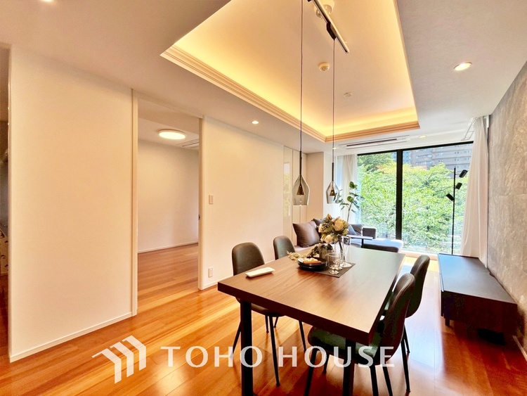 内装 【LIVING】◆眩い◆光が燦々と入り、家族の笑顔を照らす。「いつまでも続いて」と願う夢のような毎日がここにある。