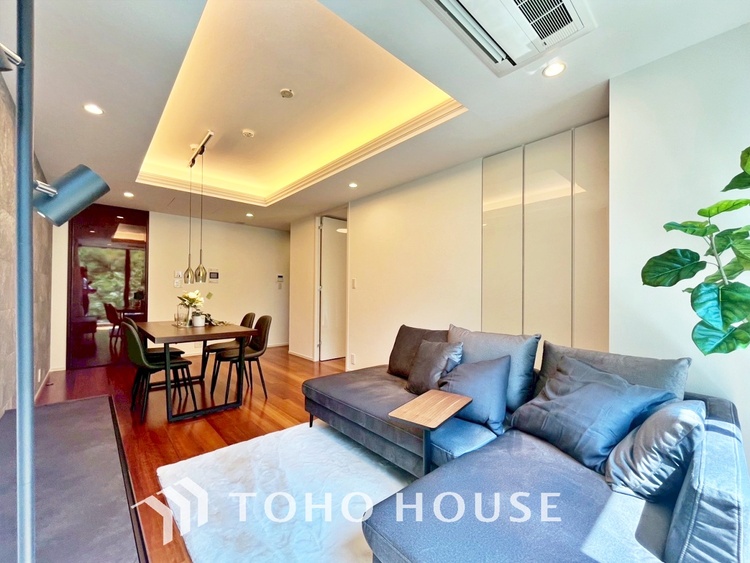 内装 【LIVING】◆陽光◆が差し込む。この開放的なLDKに家族の笑顔が集う。家族が一緒に過ごす空間は明るく、そして居心地よく。