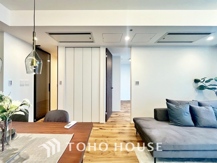 内装 【LIVING】◆眩い◆光が燦々と入り、家族の笑顔を照らす。「いつまでも続いて」と願う夢のような毎日がここにある。