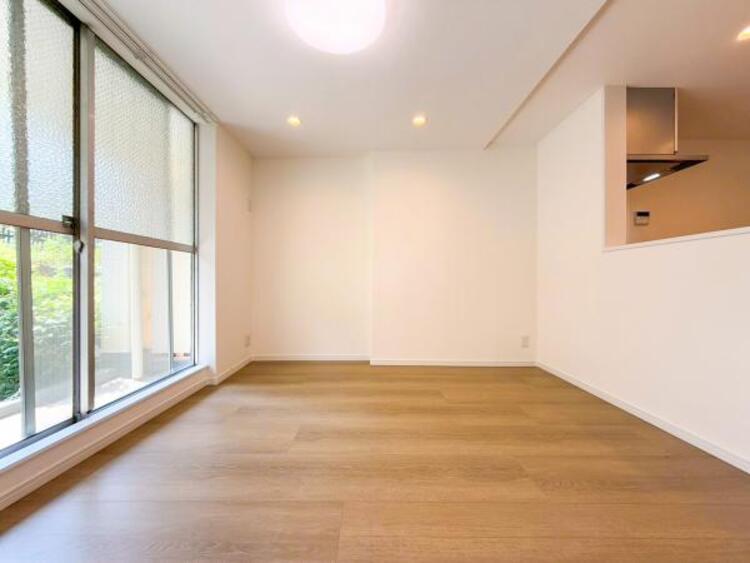 居間 家族と、ひと時を溢れる光が優しく包み込むリビングダイニング。