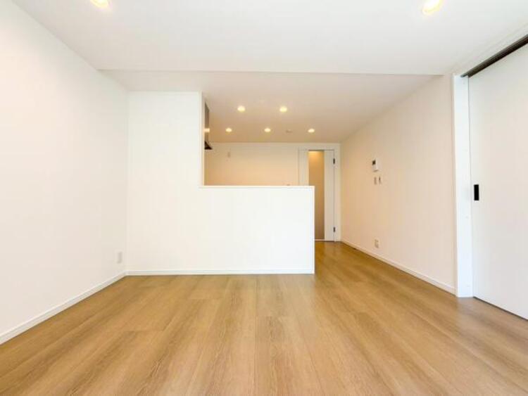 居間 家族の会話や笑顔が行き交うリビングで、子供を走り回らせたい。