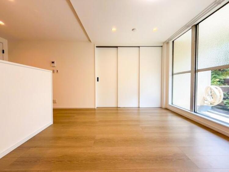 居間 お天気が晴れの日は照明をつけなくても充分明るいリビングです！