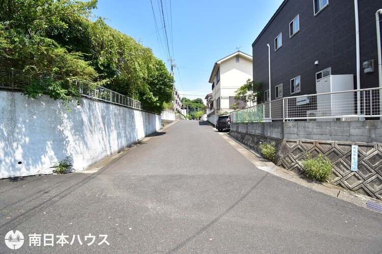 外観 【前面道路】南向きの前面道路幅は約6ｍです！