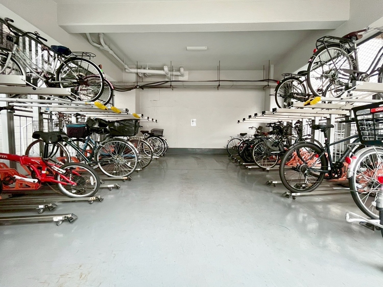 設備 きちんと整備された駐輪場。住む方の心遣いが感じられます。