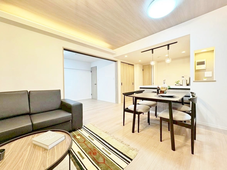 居間 居心地の良い空気感は、暮らしのステージを彩り、心からのやすらぎと満足感を与えてくれます。