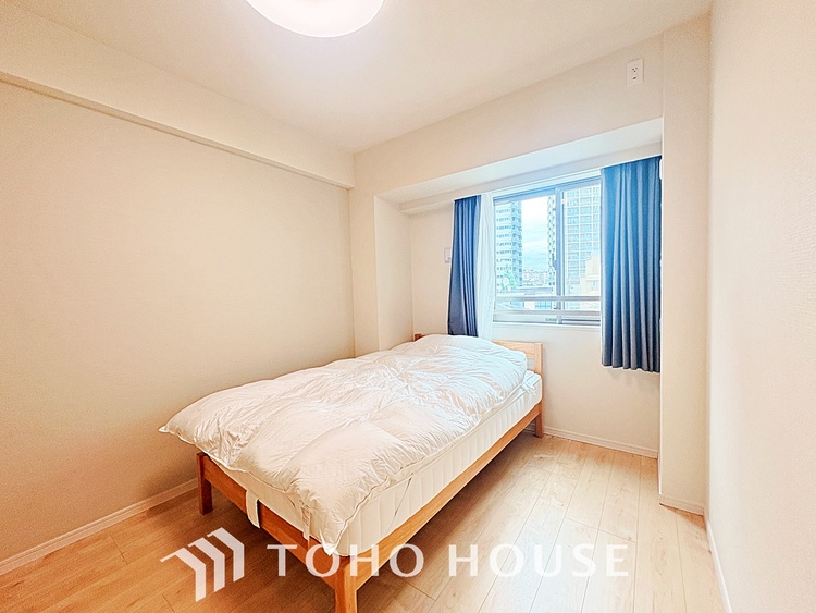 内装 【ROOM】感性を育むプライベートルームはシンプルでスマートな空間。好みの空間で読書をしたり、音楽を聞いたりと一人の時間も充実したものにできます。