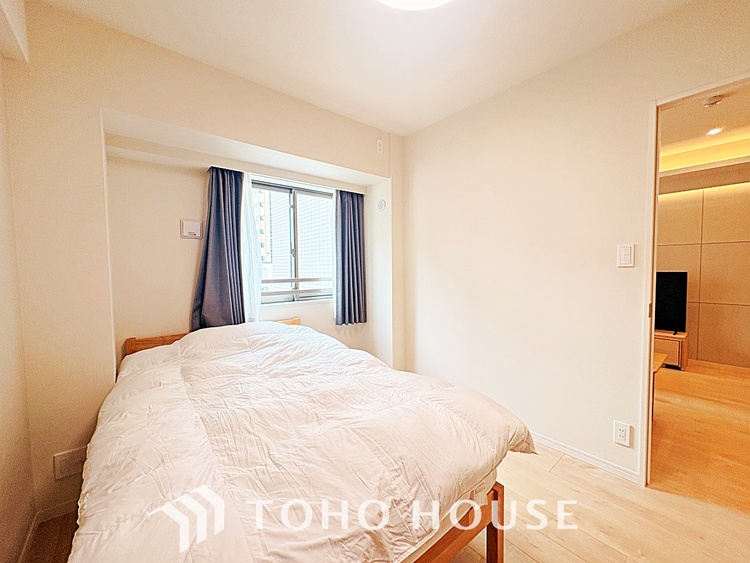 内装 使いやすく、明るい洋室に仕上がります。子供部屋や趣味のお部屋にご利用できます。ご自身で家具などを配置し、素敵な空間を創り上げられます。