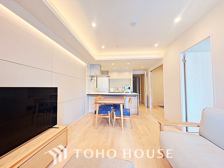 内装 ◆瀟洒な空間◆落ち着きのある彩が見事に調和させた瀟洒な空間を演出。ここに集まる家族の会話と笑顔が絶え間なく続く幸せな空間。