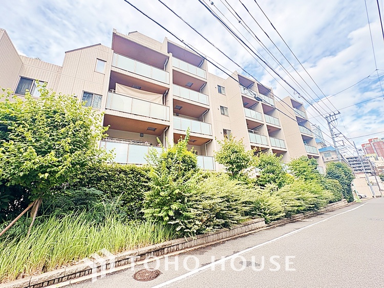 外観 漂う上質な空気感、マンションに入れば「おかえりなさい」と笑顔で迎えてくれるエントランス。最良の心配りを感じるマンションでした。