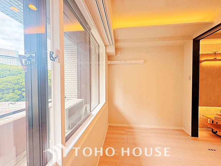 内装 使いやすく、明るい洋室に仕上がります。子供部屋や趣味のお部屋にご利用できます。ご自身で家具などを配置し、素敵な空間を創り上げられます。