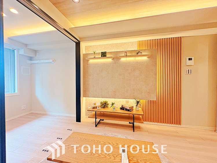 内装 ここはみんなが集い、食事と楽しい会話が始まる場所。話に夢中になりすぎて、ついつい時を忘れ、夜半過ぎになってしまう。そんな束の間の幸せを感じさせてくれます。