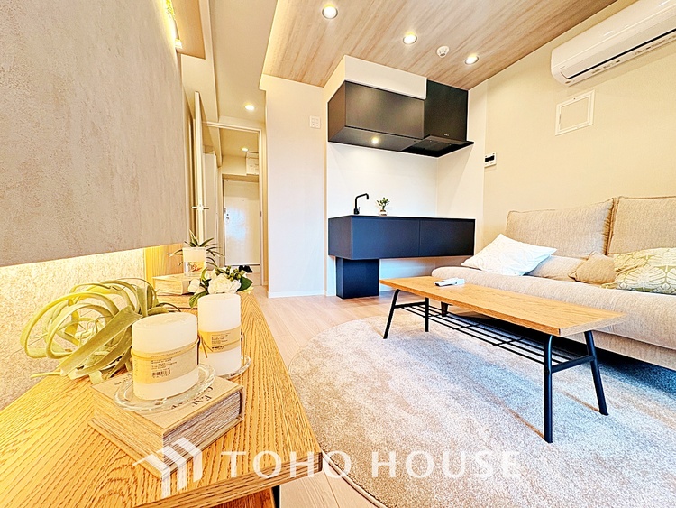 内装 使いやすく、明るい洋室に仕上がります。子供部屋や趣味のお部屋にご利用できます。ご自身で家具などを配置し、素敵な空間を創り上げられます。