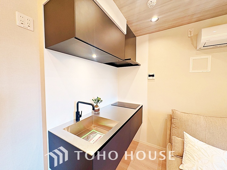 キッチン キッチンは家族の絆を育む大切な空間。シンプルで使い易いシステムキッチンで愉しく作る料理は愛情のある美味しいご馳走に。家族で使えるダイニングキッチンです。