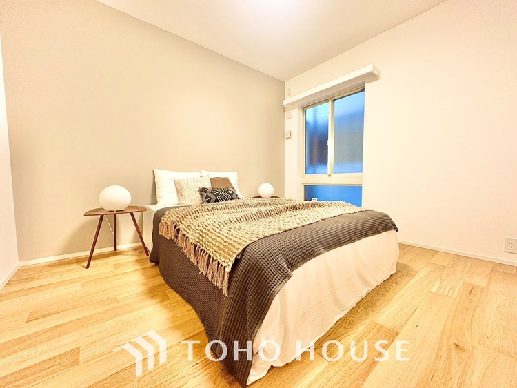 内装 ◆間接照明◆白色の光が僕達を大人な気分にさせる。静かで優しく語りかけるその光は、今日の終わりを告げてくれ、でも明日にはいい事が必ず来るよ。そんな囁きが聞こえてくる