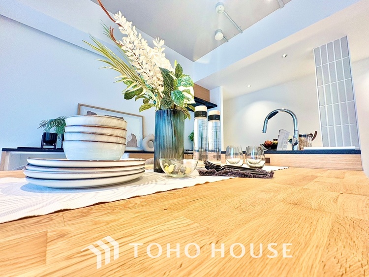 内装 ◆闇夜の輝き◆オレンジ色の光は大人になった今の僕にはわかる。1日の終わりを伝えに来たわけではなく、また明日が来る方へ導いてくれた事を。