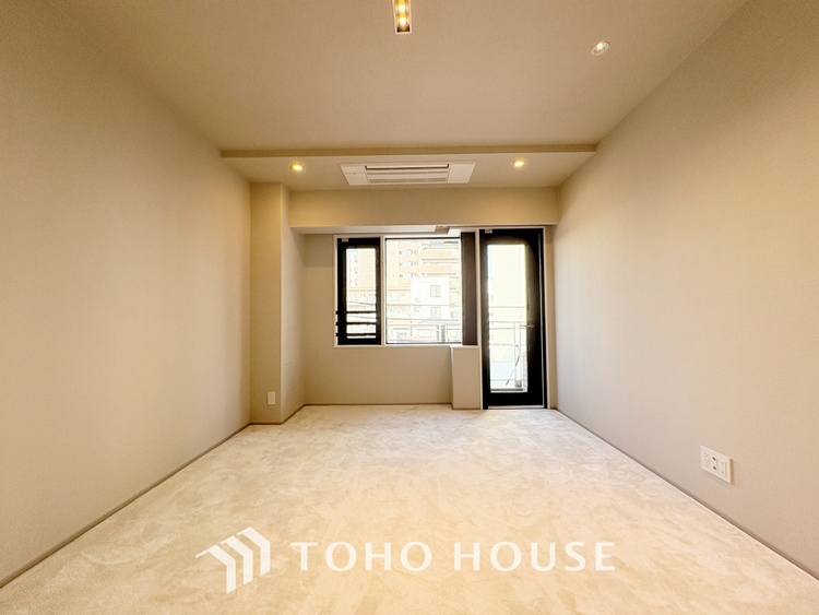 内装 【ROOM】感性を育むプライベートルームはシンプルでスマートな空間。好みの空間で読書をしたり、音楽を聞いたりと一人の時間も充実したものにできます。