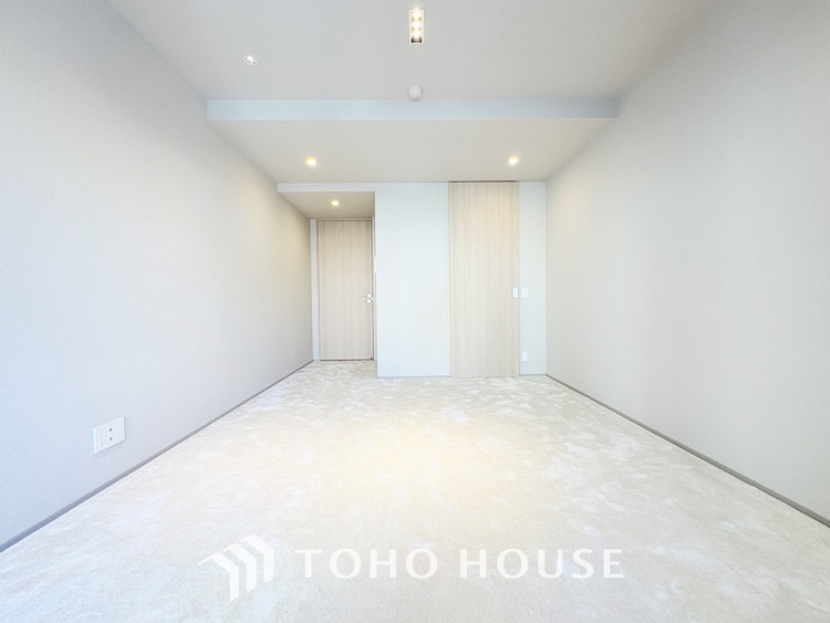 内装 【ROOM】感性を育むプライベートルームはシンプルでスマートな空間。好みの空間で読書をしたり、音楽を聞いたりと一人の時間も充実したものにできます。