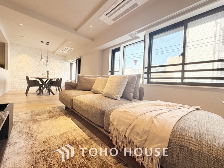 内装 「想像していた以上に広い」が写真を撮っているときの感想です。家事動線に配慮したプランによりご家族がくつろげる明るく広い空間が確保できました。