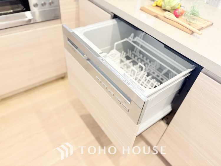 キッチン キッチンは家族の絆を育む大切な空間。シンプルで使い易いシステムキッチンで愉しく作る料理は愛情のある美味しいご馳走に。家族で使える対面式キッチンです。